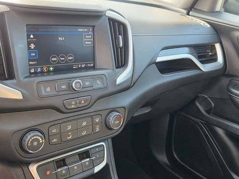 Used 2024 GMC Terrain SLE image 27