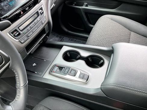 Used 2025 Honda Ridgeline Sport image 15