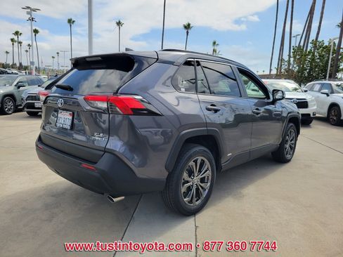 Certified 2022 Toyota RAV4 XLE Premium AWD/4WD image 4