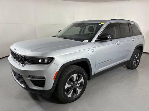 Used 2022 Jeep Grand Cherokee Limited 4xe AWD/4WD image 4