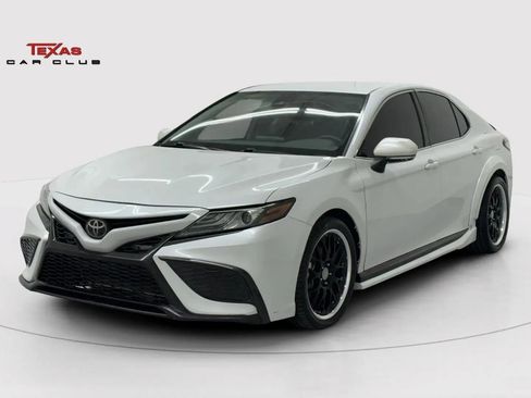 Used 2021 Toyota Camry XSE image 3