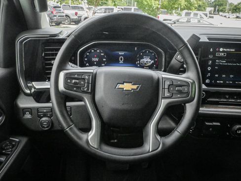 Used 2025 Chevrolet Silverado 2500 LT w/ Convenience Package AWD/4WD image 18