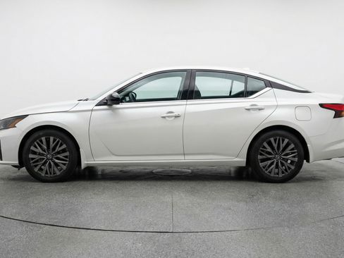 Used 2025 Nissan Altima 2.5 SV FWD image 5