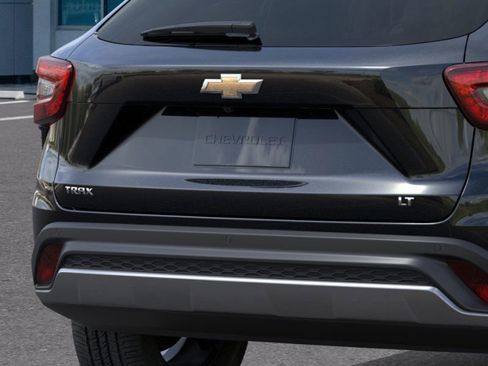 New 2026 Chevrolet Trax LT w/ Driver Confidence Package FWD image 14