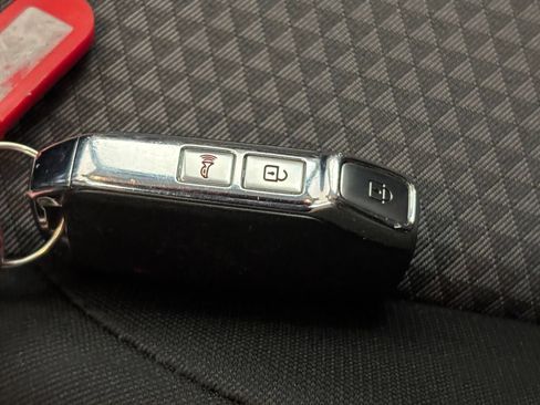 Used 2025 Kia Soul LX w/ LX Technology Package FWD image 21