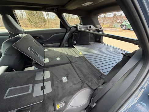 Certified 2025 Toyota Crown Signia image 32