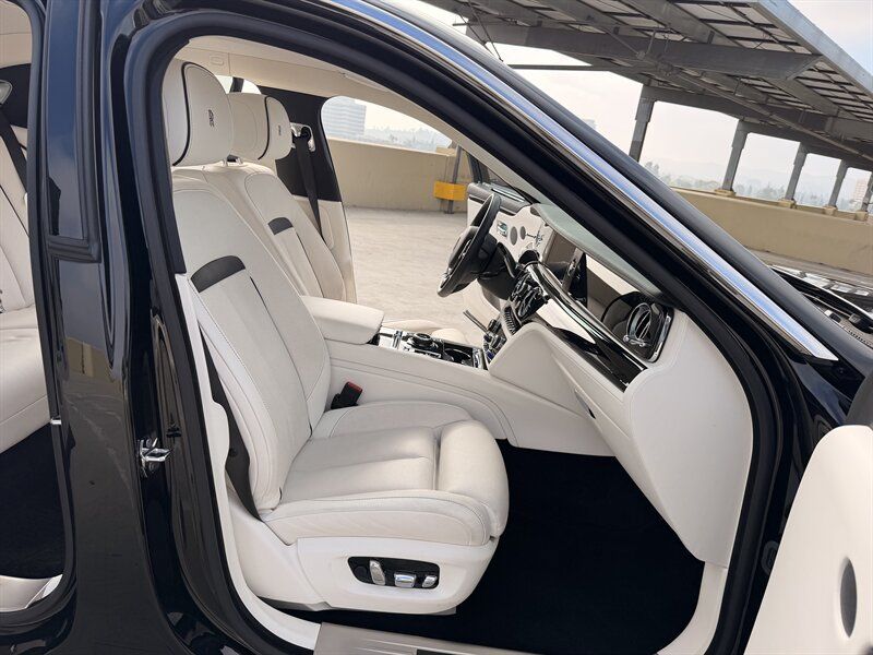 Used 2021 Rolls-Royce Ghost AWD/4WD image 33