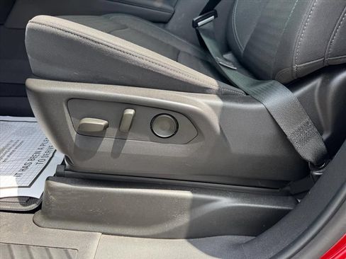 Used 2025 Chevrolet Suburban LS RWD image 15