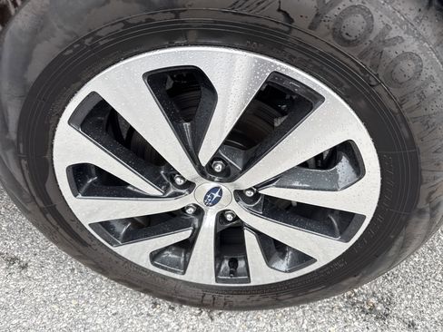 Used 2024 Subaru Outback Premium image 11