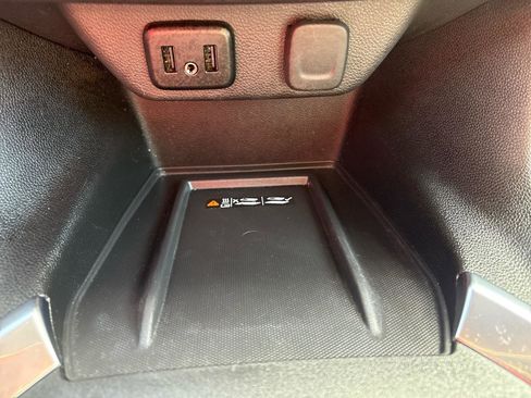 Used 2023 Chevrolet Traverse LT image 15