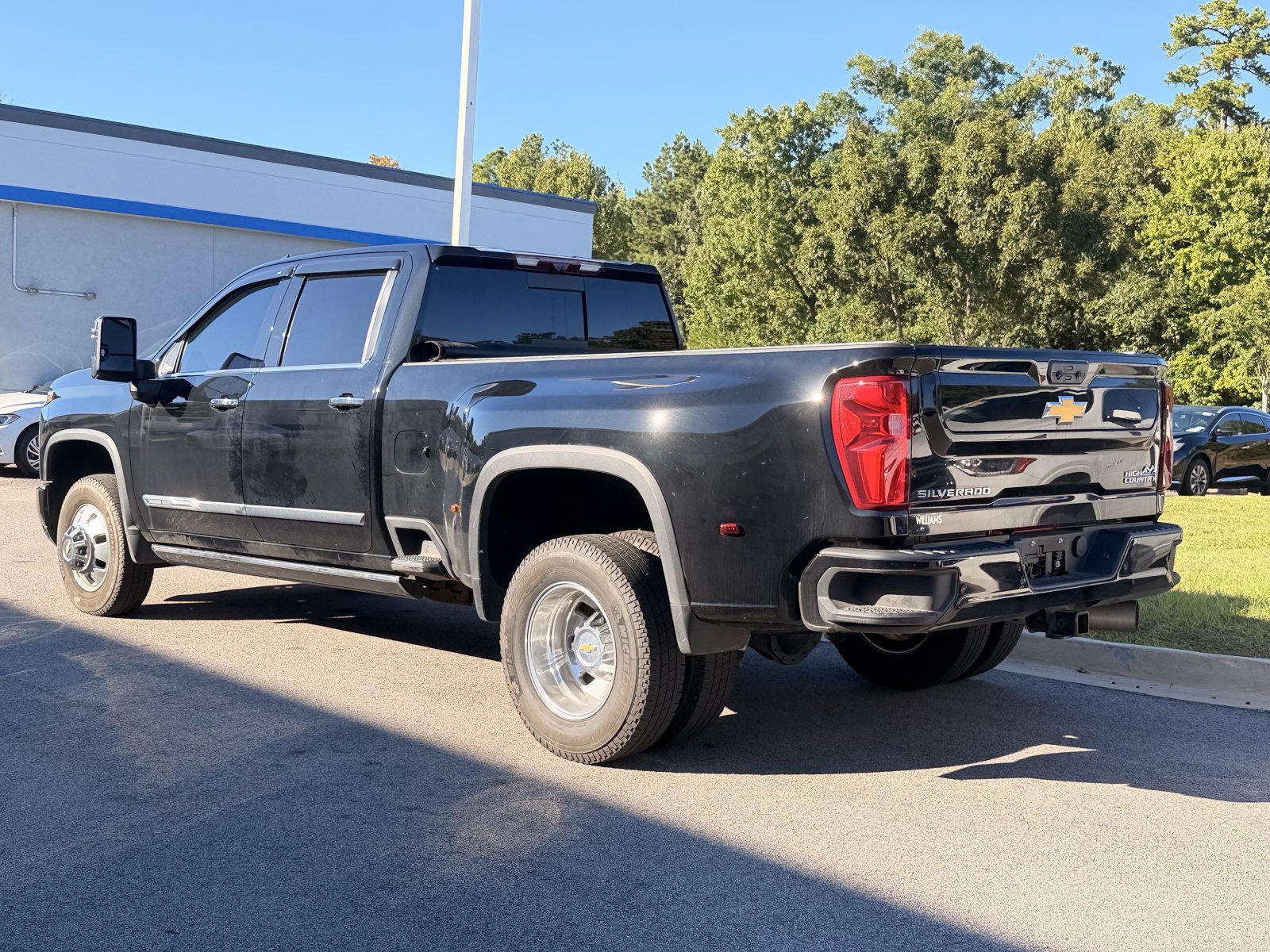 Used 2024 Chevrolet Silverado 3500 High Country w/ High Country Premium Package AWD/4WD image 10