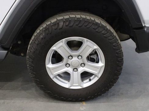 Used 2018 Jeep Wrangler Unlimited Sport S image 36