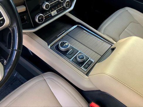 Used 2024 Ford Expedition Max Limited image 16