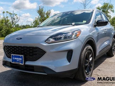 Used 2022 Ford Escape SE w/ Cold Weather Package AWD/4WD image 2