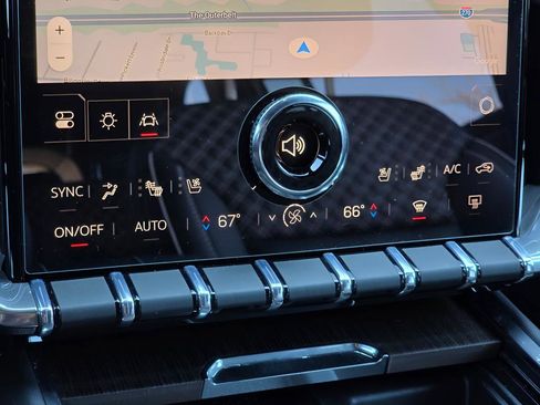 Used 2025 GMC Acadia Denali w/ Super Cruise Package image 34