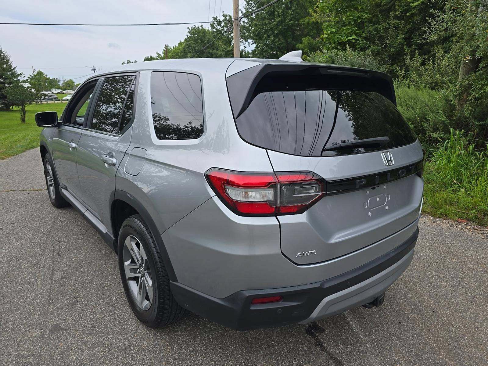 Used 2023 Honda Pilot EX-L image 2