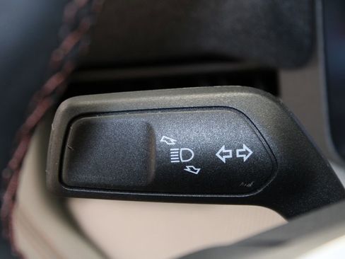 Used 2025 Ford Explorer Active w/ Active Comfort Package image 39