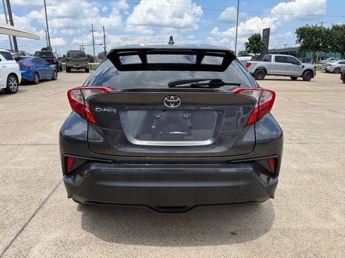 Used 2021 Toyota C-HR XLE FWD image 6