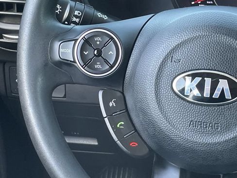 Used 2017 Kia Soul FWD image 12