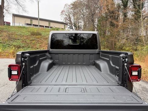 New 2026 Jeep Gladiator Mojave image 9