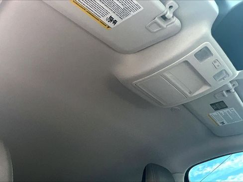 Used 2021 Ford Escape SE w/ SE Sport Appearance Package image 15