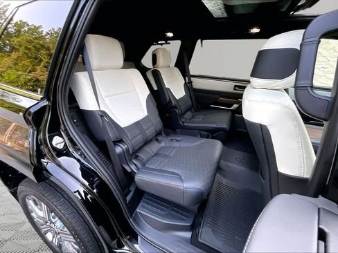 Used 2025 Toyota Sequoia Capstone AWD/4WD image 19