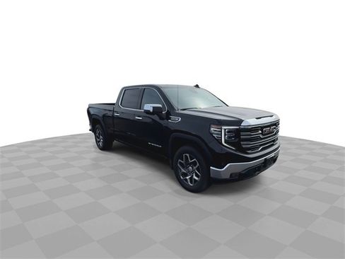 Used 2022 GMC Sierra 1500 SLT image 2