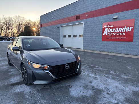 Used 2024 Nissan Sentra SV image 1