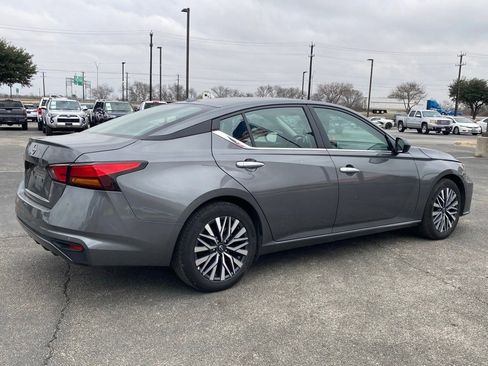 Used 2025 Nissan Altima 2.5 SV image 5