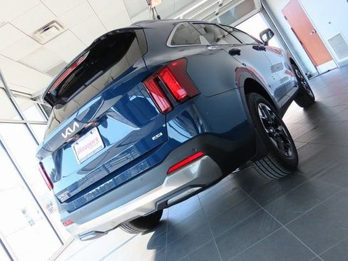 New 2025 Kia Sorento S w/ Panoramic Sunroof Package image 5