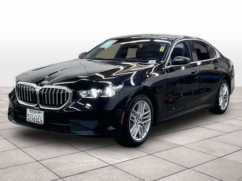 Used 2025 BMW 530i w/ Premium Package RWD image 1