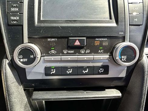 Used 2014 Toyota Camry SE FWD image 21