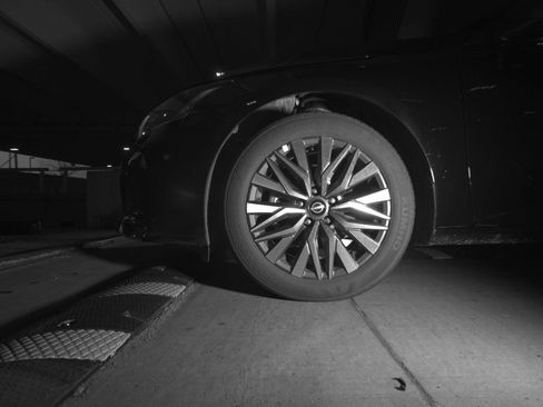 Used 2025 Nissan Altima 2.5 SV FWD image 15
