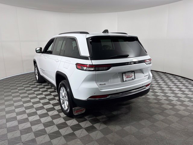 Used 2023 Jeep Grand Cherokee Limited AWD/4WD image 5