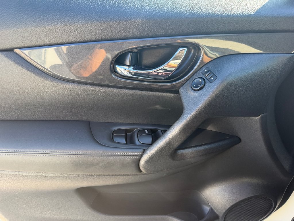 Used 2019 Nissan Rogue SV FWD image 33