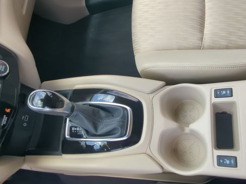 Used 2020 Nissan Rogue SV FWD image 18