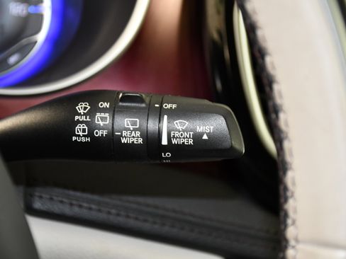 Used 2017 Chrysler Pacifica Limited FWD image 23