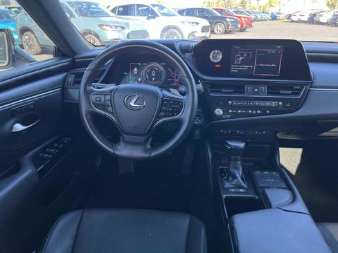 Used 2022 Lexus ES 300h w/ Premium Package image 7