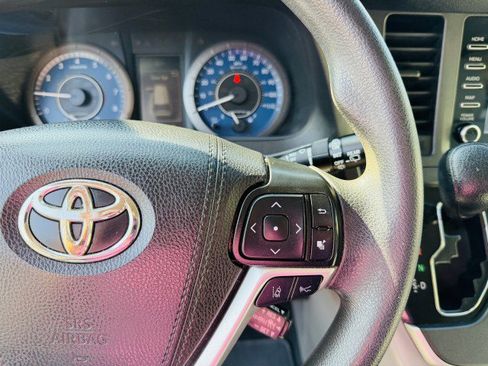 Used 2020 Toyota Sienna L image 14