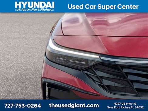 Used 2024 Hyundai Elantra Limited image 9