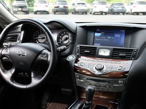 Used 2015 INFINITI Q70 3.7 w/ Deluxe Touring Package AWD/4WD image 2