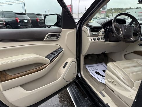 Used 2019 GMC Yukon XL Denali w/ Denali Ultimate Package image 13