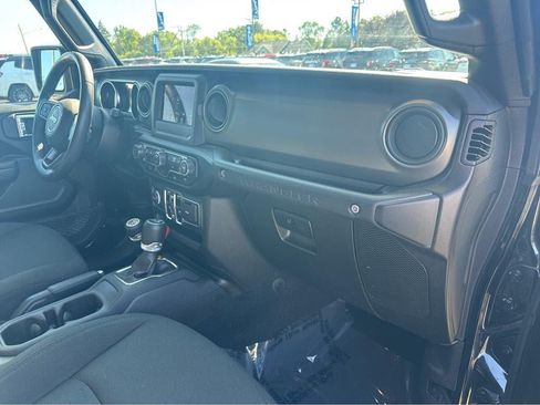 Used 2022 Jeep Wrangler Unlimited Sport AWD/4WD image 30
