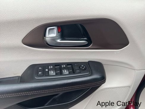 Used 2018 Chrysler Pacifica Touring-L Plus FWD image 27