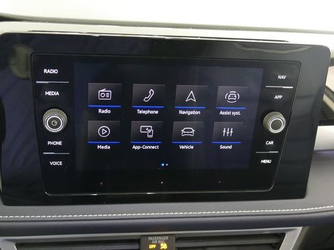 Used 2025 Volkswagen Taos SEL AWD/4WD image 16