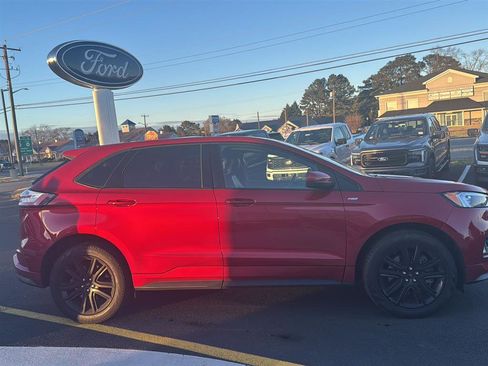 Used 2023 Ford Edge ST-Line w/ Class II Trailer Tow Package image 9