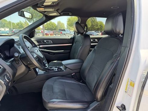 Used 2019 Ford Explorer XLT w/ Equipment Group 202A FWD image 23