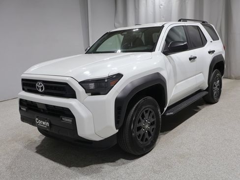 Used 2025 Toyota 4Runner SR5 AWD/4WD image 7