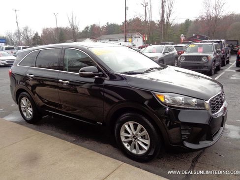 Used 2019 Kia Sorento AWD image 2