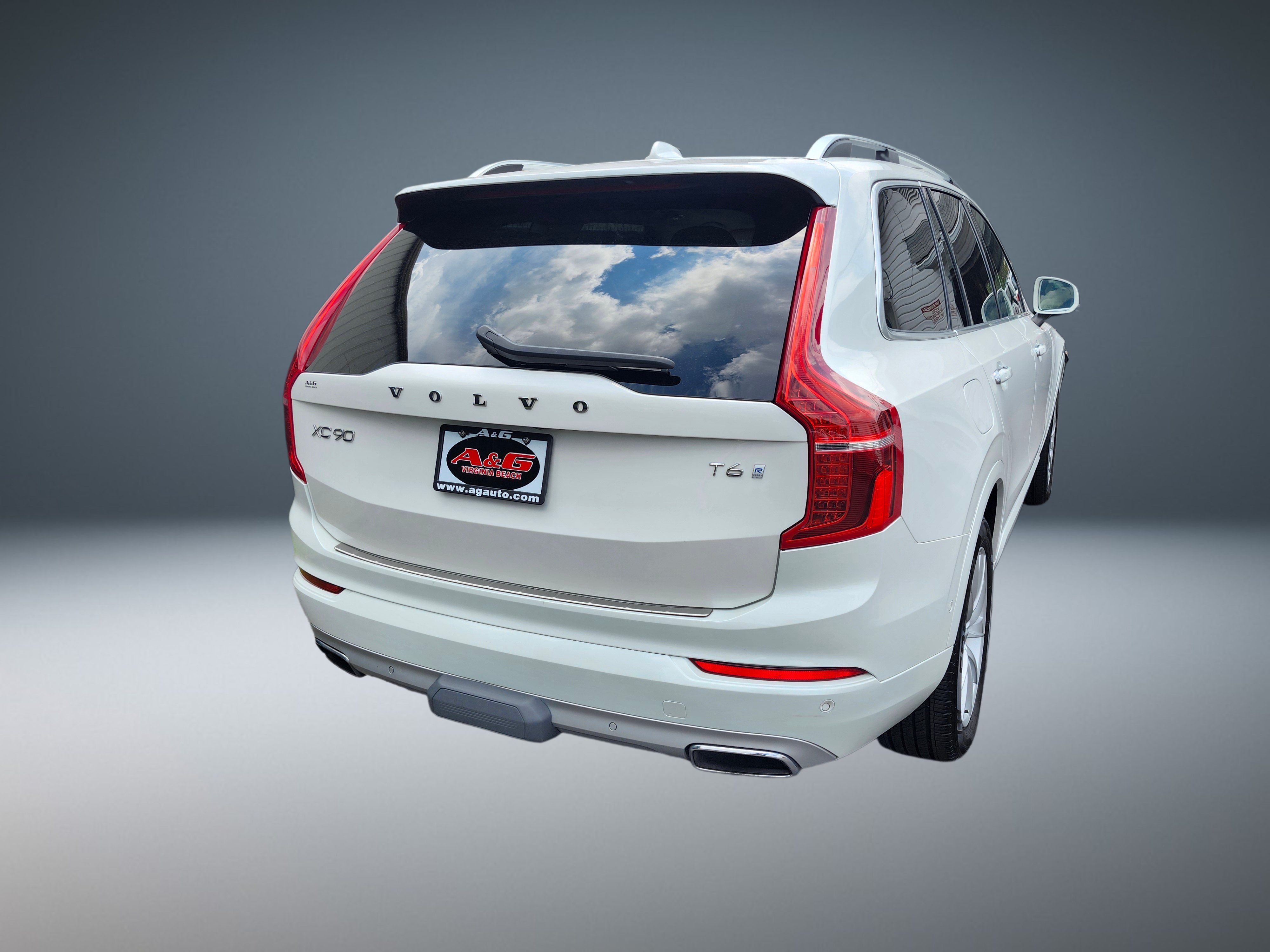 Used 2017 Volvo XC90 T6 Momentum w/ Vision Package AWD/4WD image 3